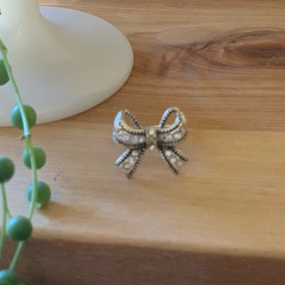 AVON | Rhinestone Silver Metal Bow Ring - Picture 2 of 4
